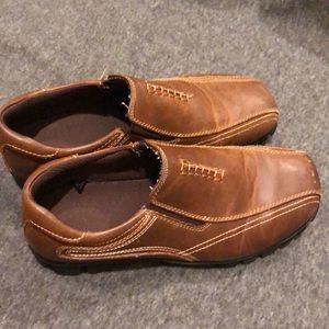 Boys dress brown shoes!